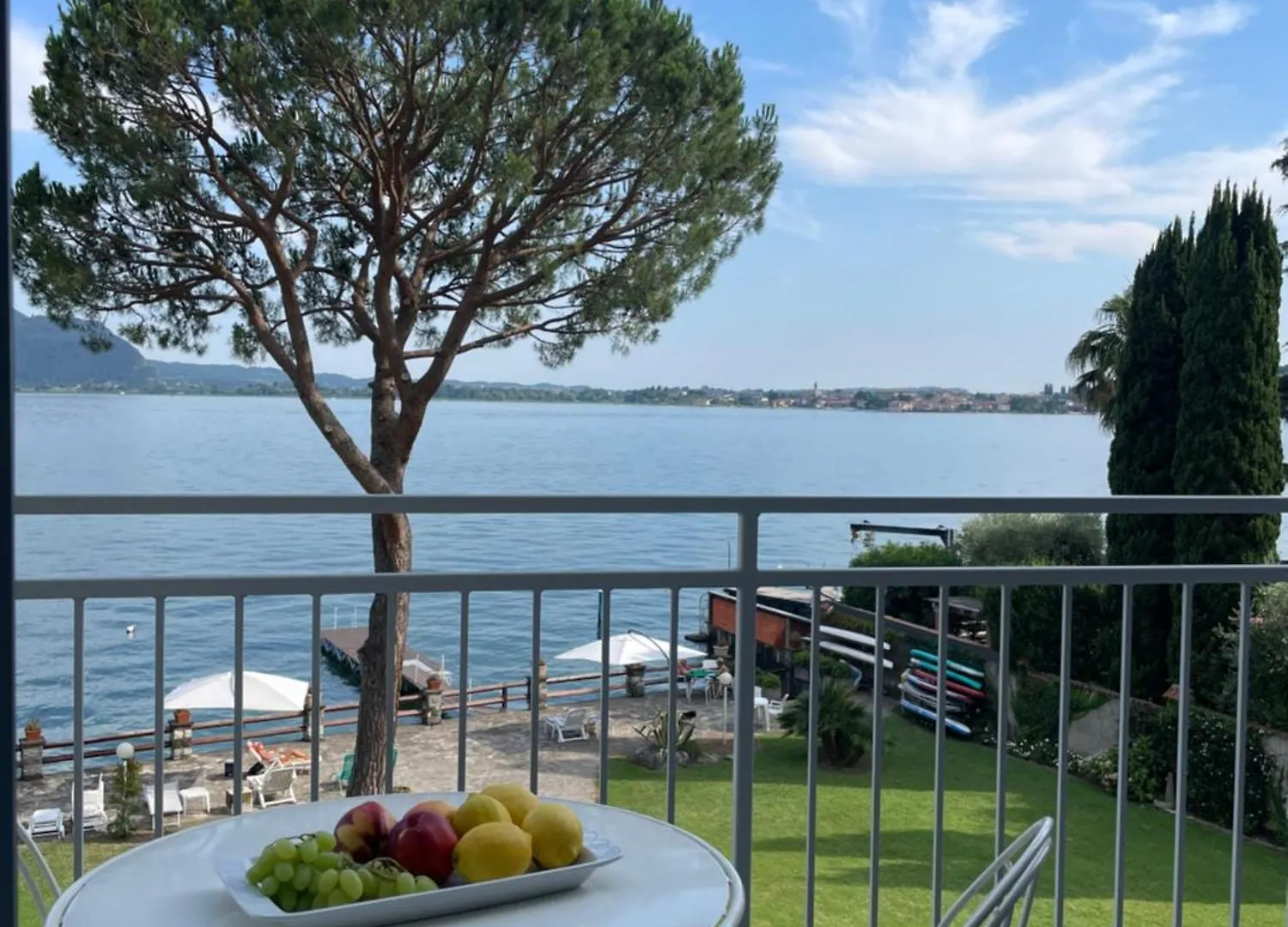 Riva Al Lago Predore Apartment